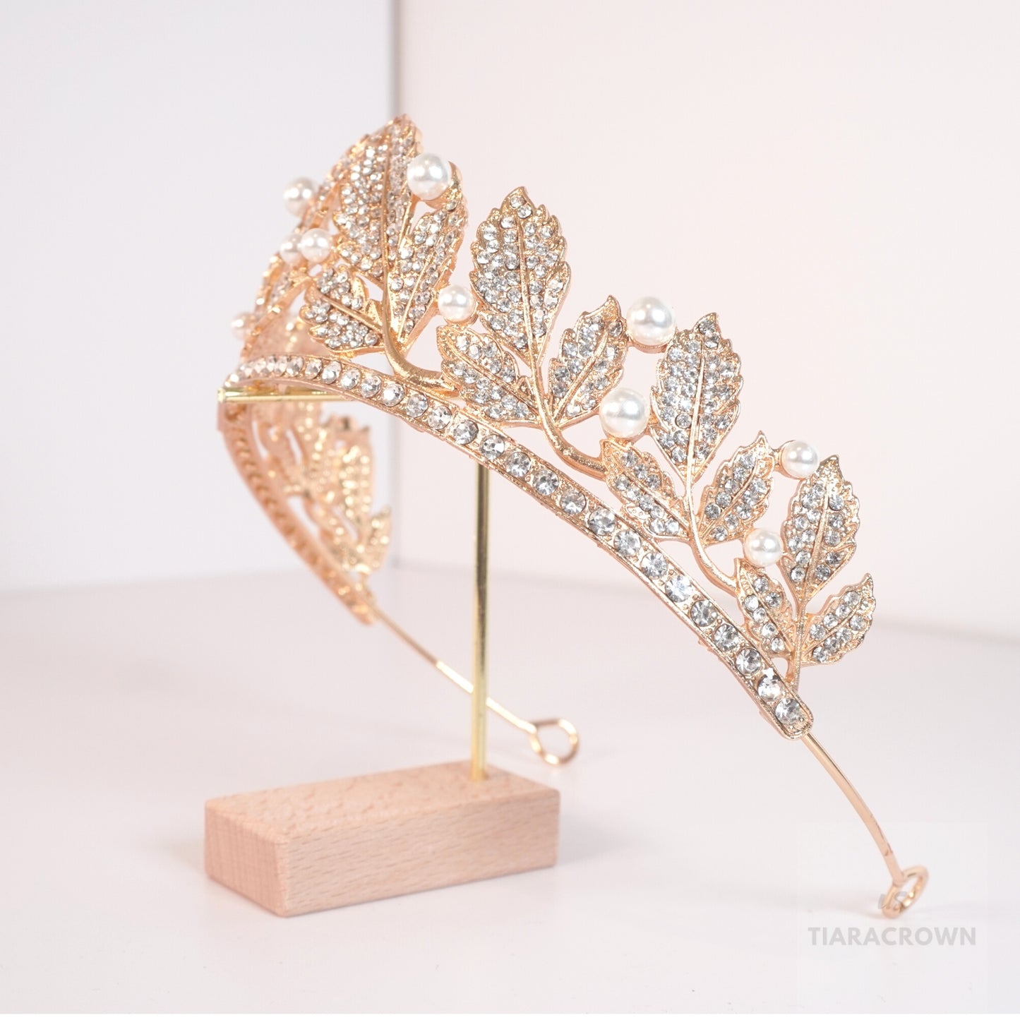 Tiara for Women Girls Birthday Pearl Headband Elegant Baroque Princess Crowns Queen Crown Prom with Comb Hair Accessories